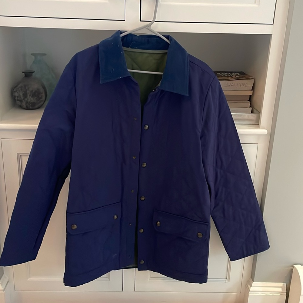 Men’s Navy blue quilted coat.